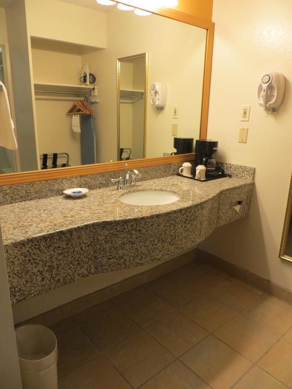 Executive Inn & Suites ซาคราเมนโต ภายนอก รูปภาพ